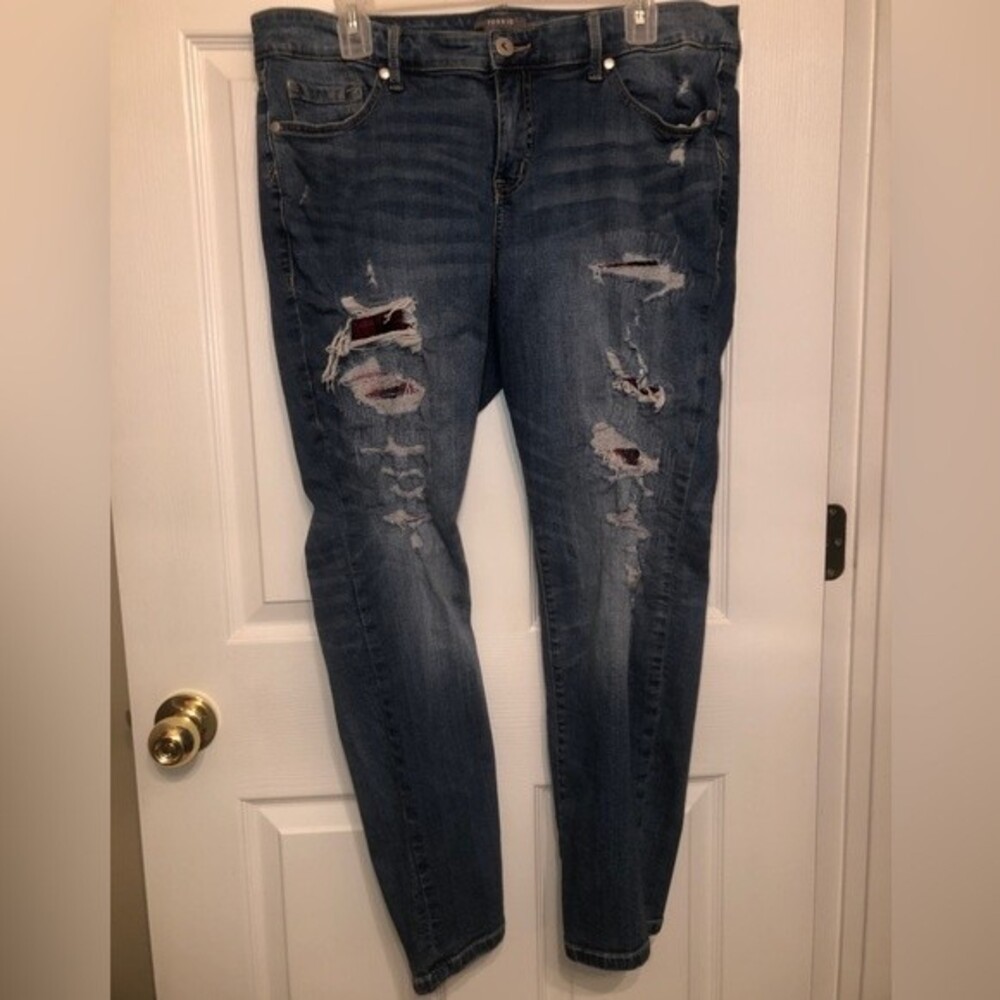 Torrid 14R Boyfriend Straight Vintage Stretch Rip & Repair Jean Backseat Bingo